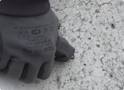 Das Problem: Tauben nerven nicht nur Ihre Kunden, Mitarbeiter und Besucher – sondern zerstören mit ihrem aggressiven Kot auch die Bausubstanz Ihrer Immobilie.