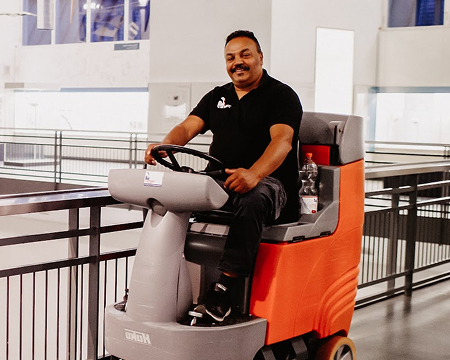 Hauseigene Akademie – Unsere Teams sind speziell im sicheren Umgang mit Reinigungsmitteln & Geräten geschult!