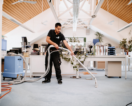 Schnell, wenn es schnell gehen muss – Peter Gebäudereinigung richtet sich nach Ihrem Zeitplan!