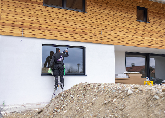 Wir sorgen dafür, dass Ihr Objekt termingerecht gereinigt wird – so können Sie das Gebäude pünktlich und sauber übergeben.