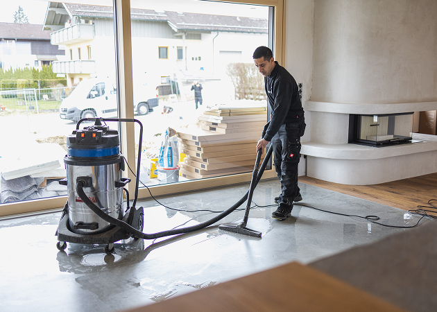 Unsere geschulten Reinigungskräfte wissen genau, wie sie selbst sensible Bausubstanzen, Wände und Böden fachgerecht reinigen.