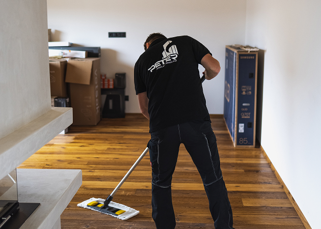 Wir reinigen mit umweltfreundlichen Reinigungsmittel und sorgen dafür, dass Restwasser fachgerecht gesammelt und abgeleitet wird.