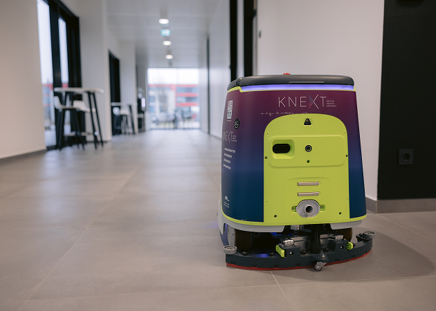 Von unserem Partner ist ein autonomer Reinigungs-Roboter für viele unserer Kunden schon im Einsatz.