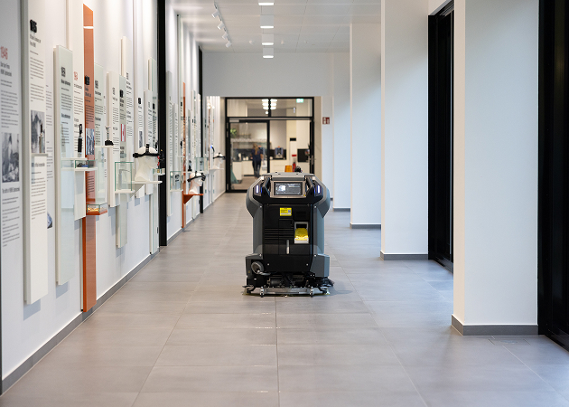 Von unserem Partner ist ein autonomer Reinigungs-Roboter für viele unserer Kunden schon im Einsatz.